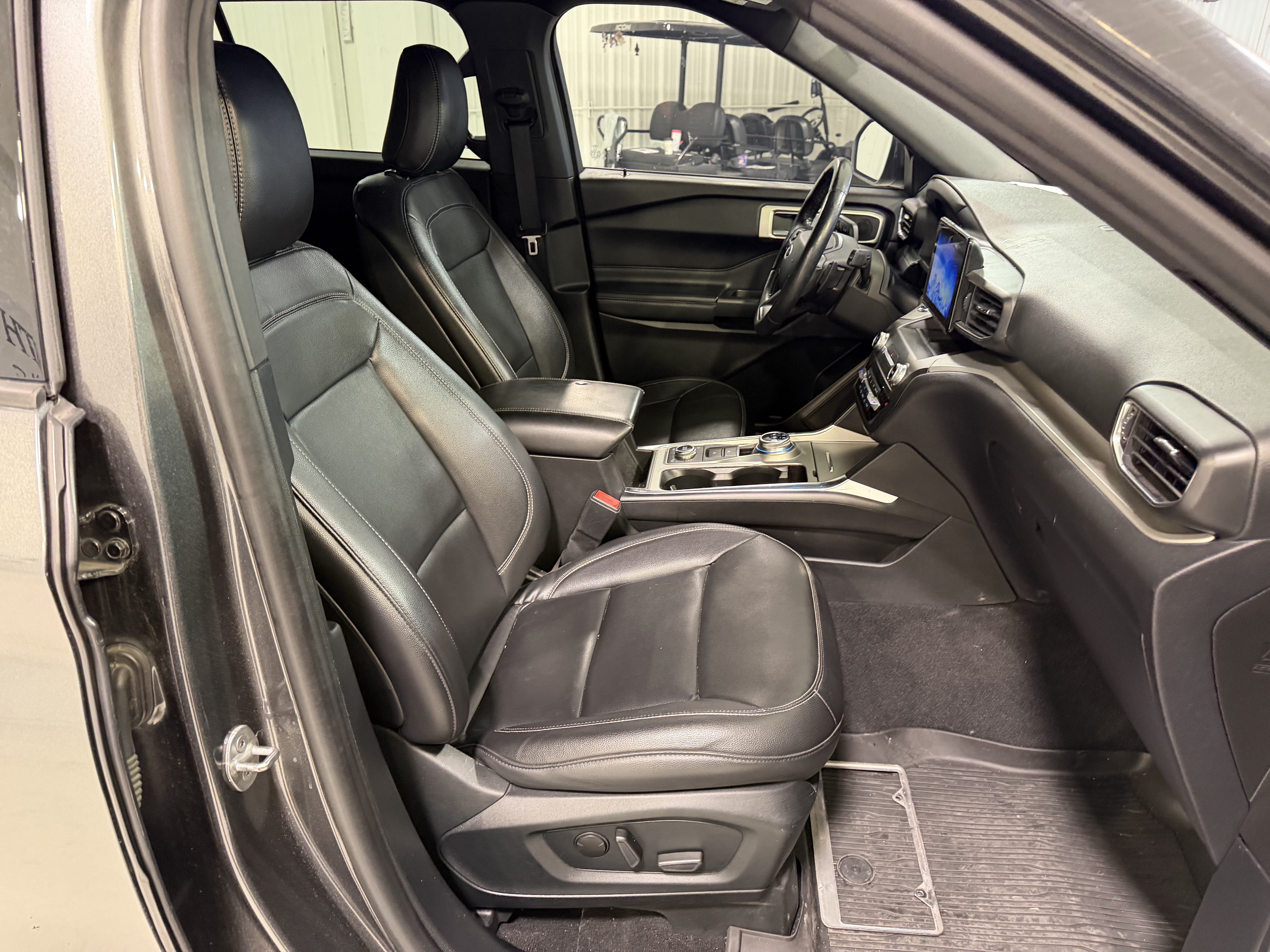 Used 2020 Ford Explorer XLT w/ Equipment Group 202A AWD/4WD image 13