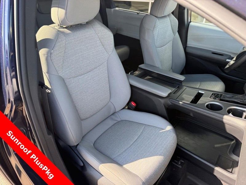 Used 2025 Toyota Sienna LE w/ LE Plus Package image 11