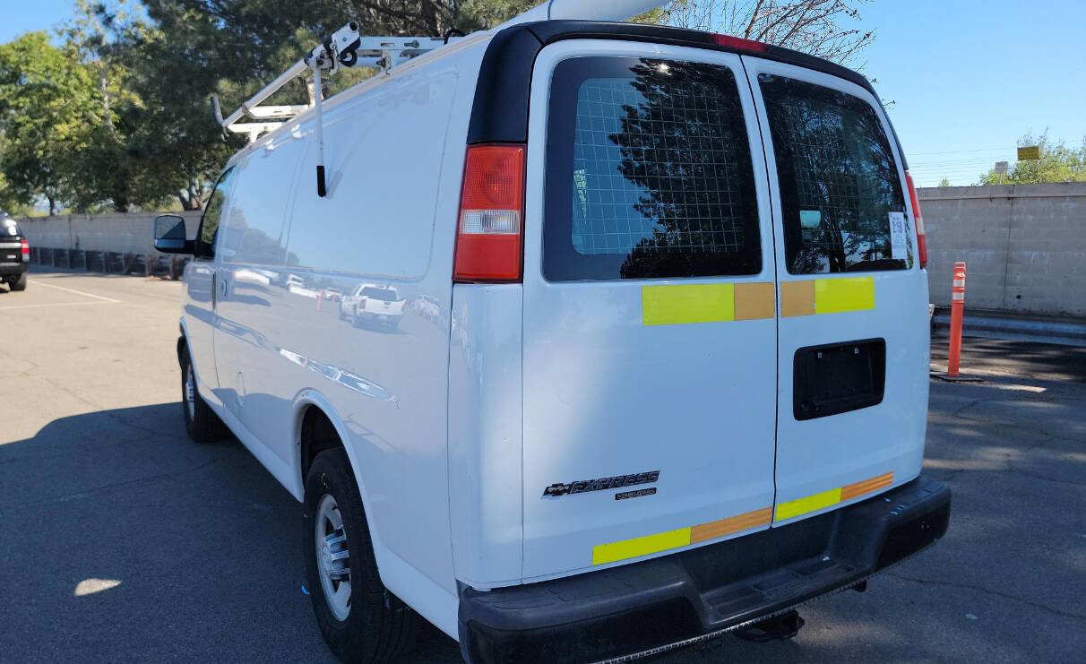 Used 2015 Chevrolet Express 2500 image 4
