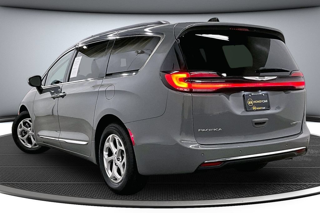 Used 2023 Chrysler Pacifica Limited FWD image 4