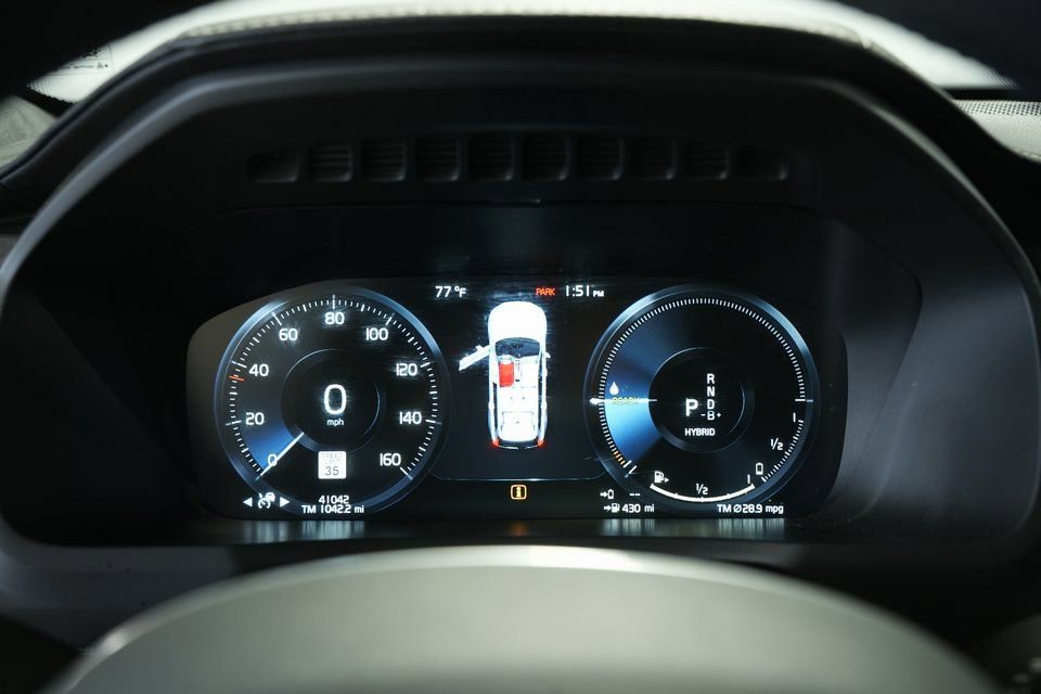 Used 2022 Volvo XC90 T8 R-Design w/ Advanced Package image 25