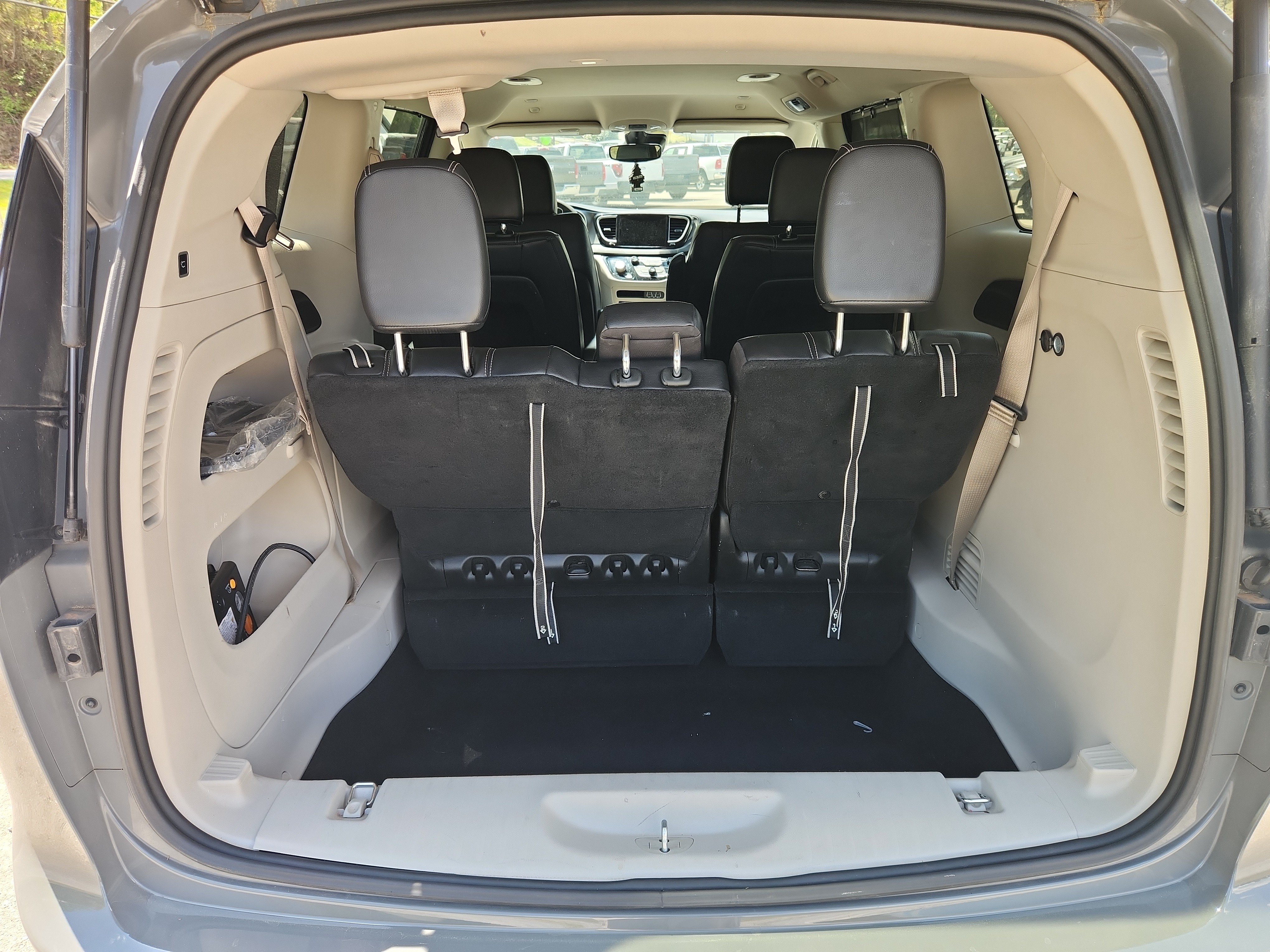 Used 2022 Chrysler Pacifica Touring-L FWD image 27