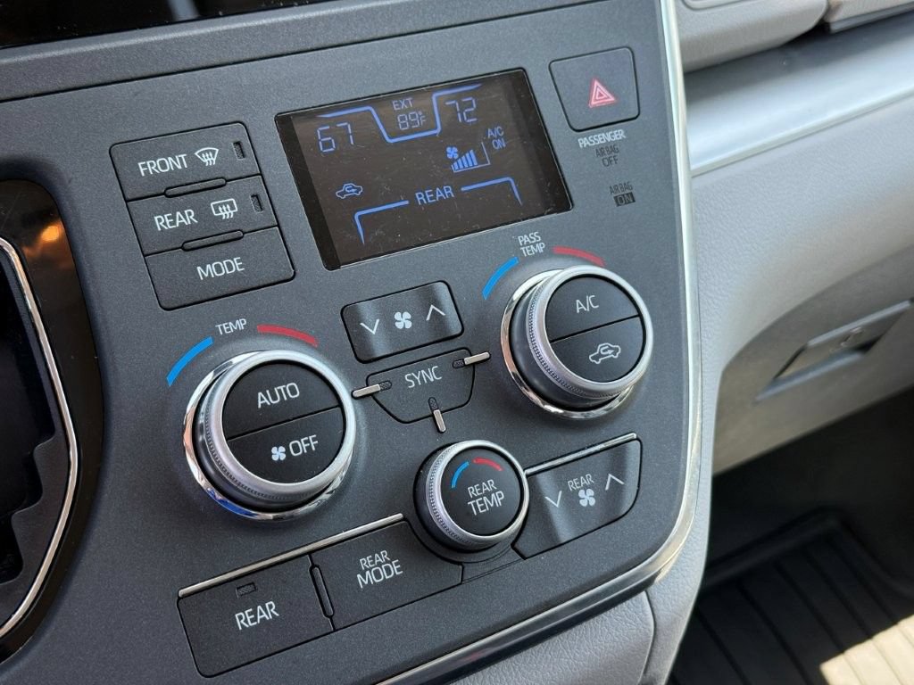 Used 2019 Toyota Sienna L FWD image 25
