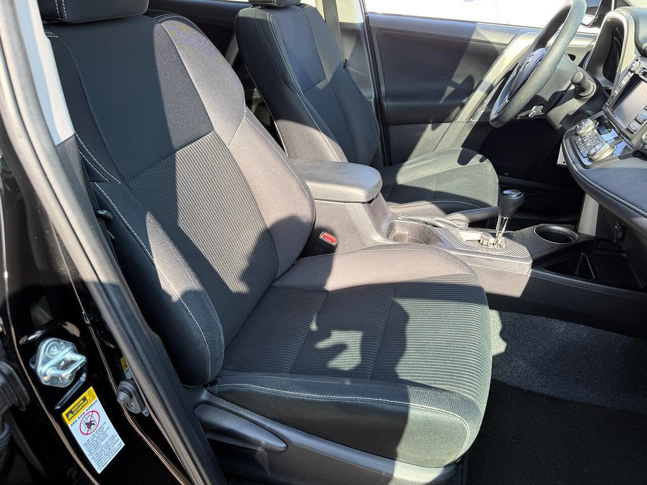Used 2015 Toyota RAV4 XLE AWD/4WD image 40