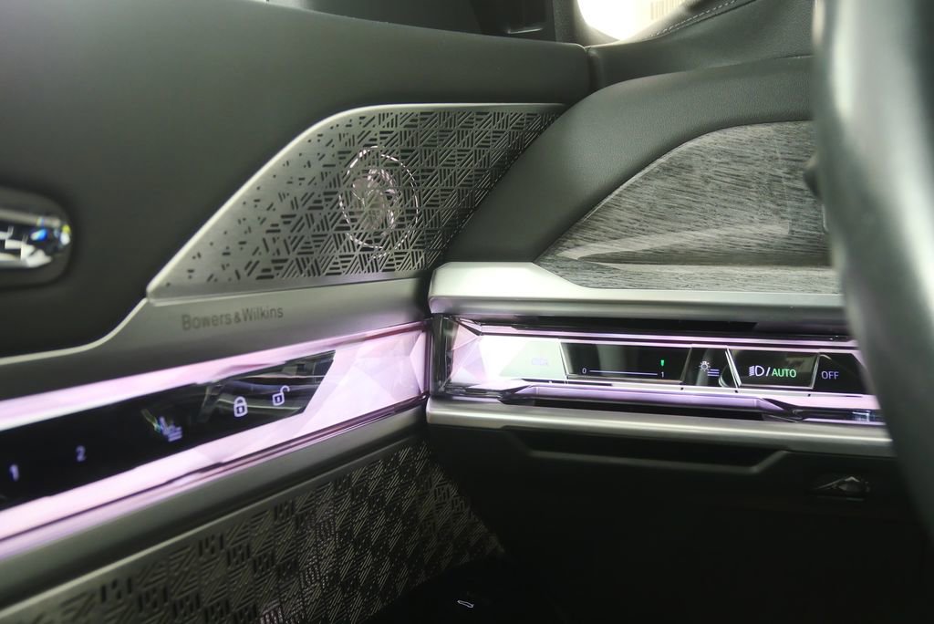 Certified 2023 BMW 760i xDrive w/ Executive Package image 21