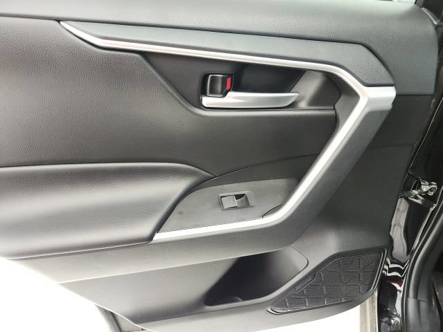 Used 2025 Toyota RAV4 XLE w/ Convenience Package FWD image 9