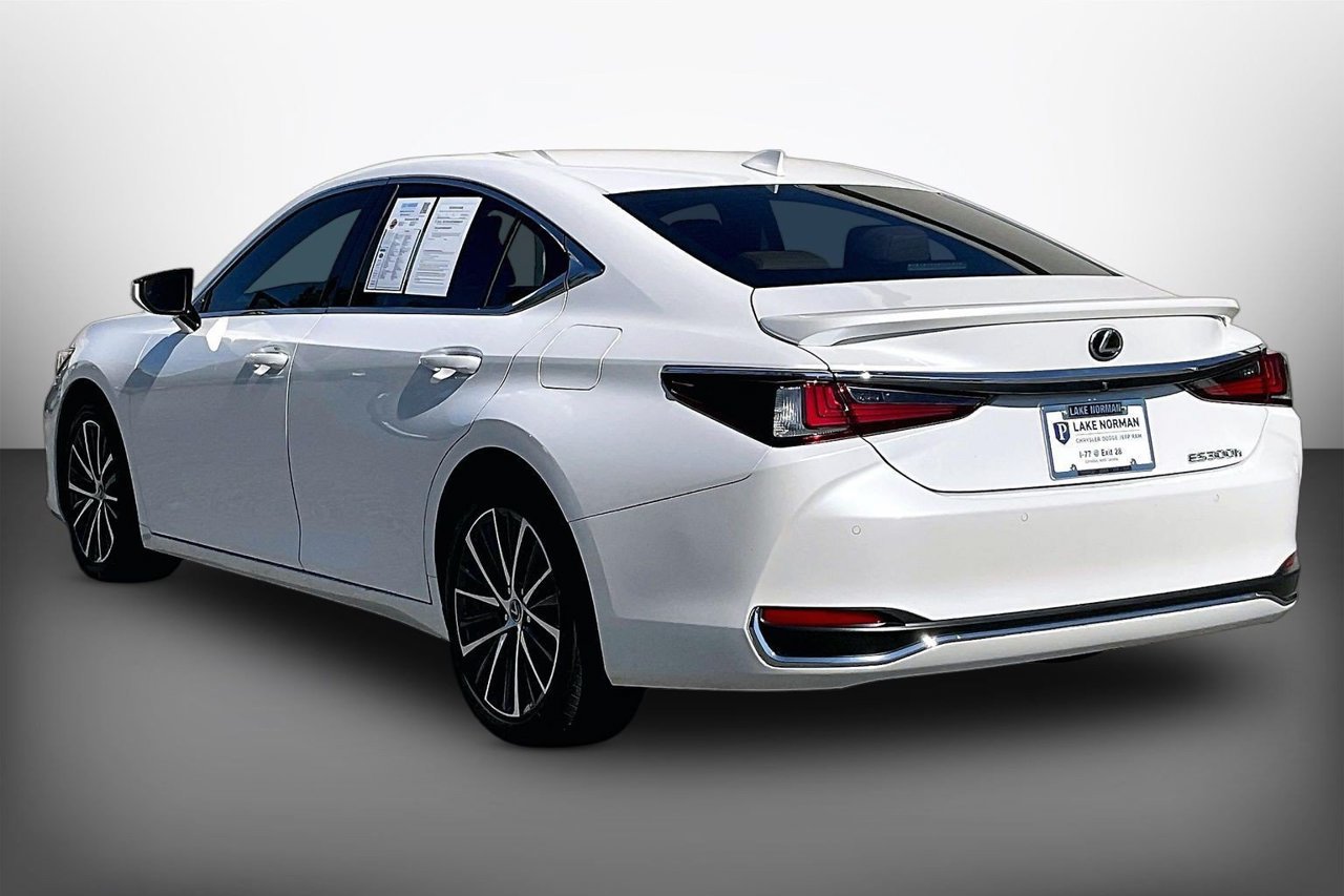 Used 2025 Lexus ES 300h w/ Premium Package FWD image 6