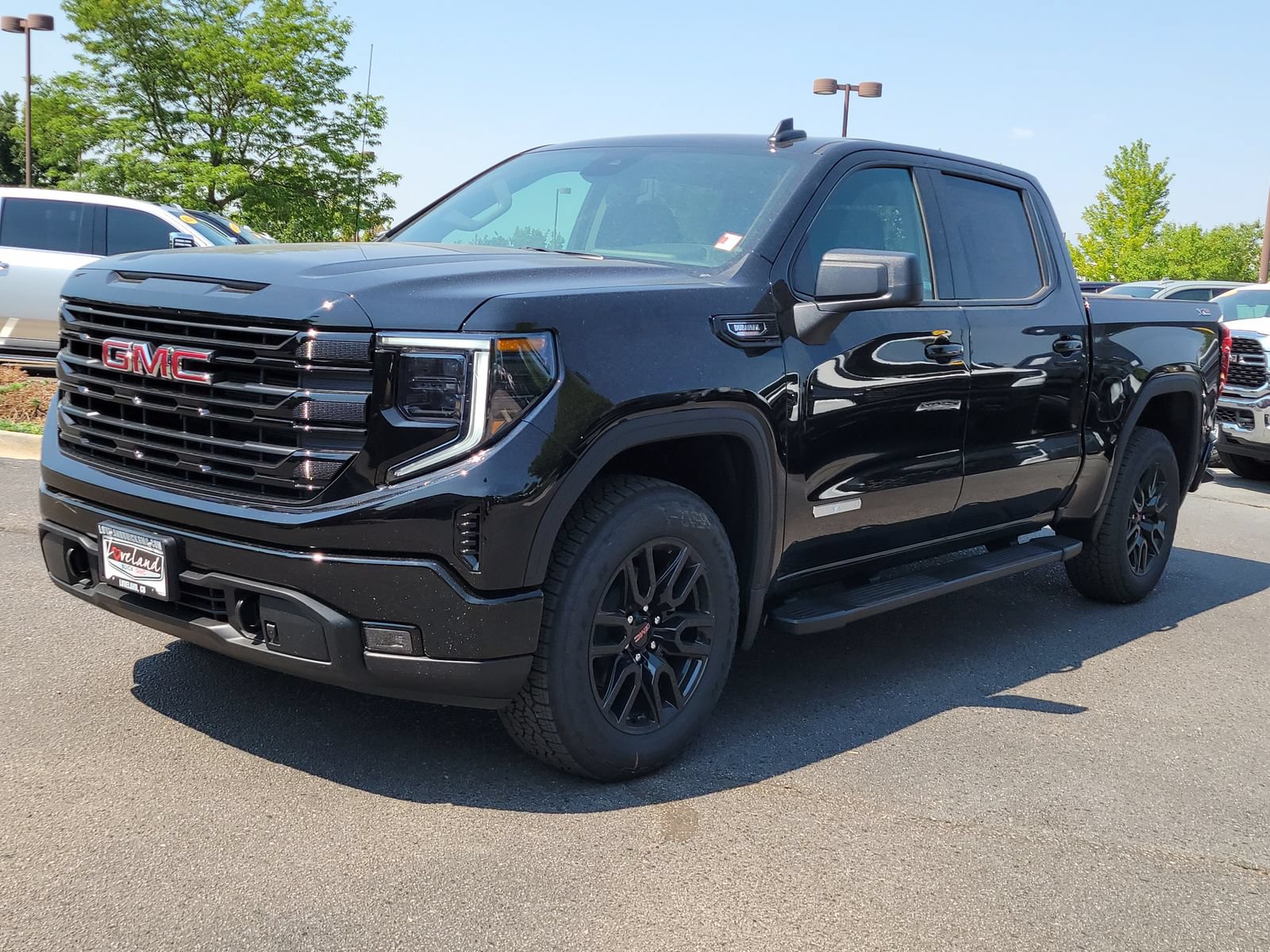 New 2026 GMC Sierra 1500 Elevation w/ X31 Off-Road Package AWD/4WD image 4