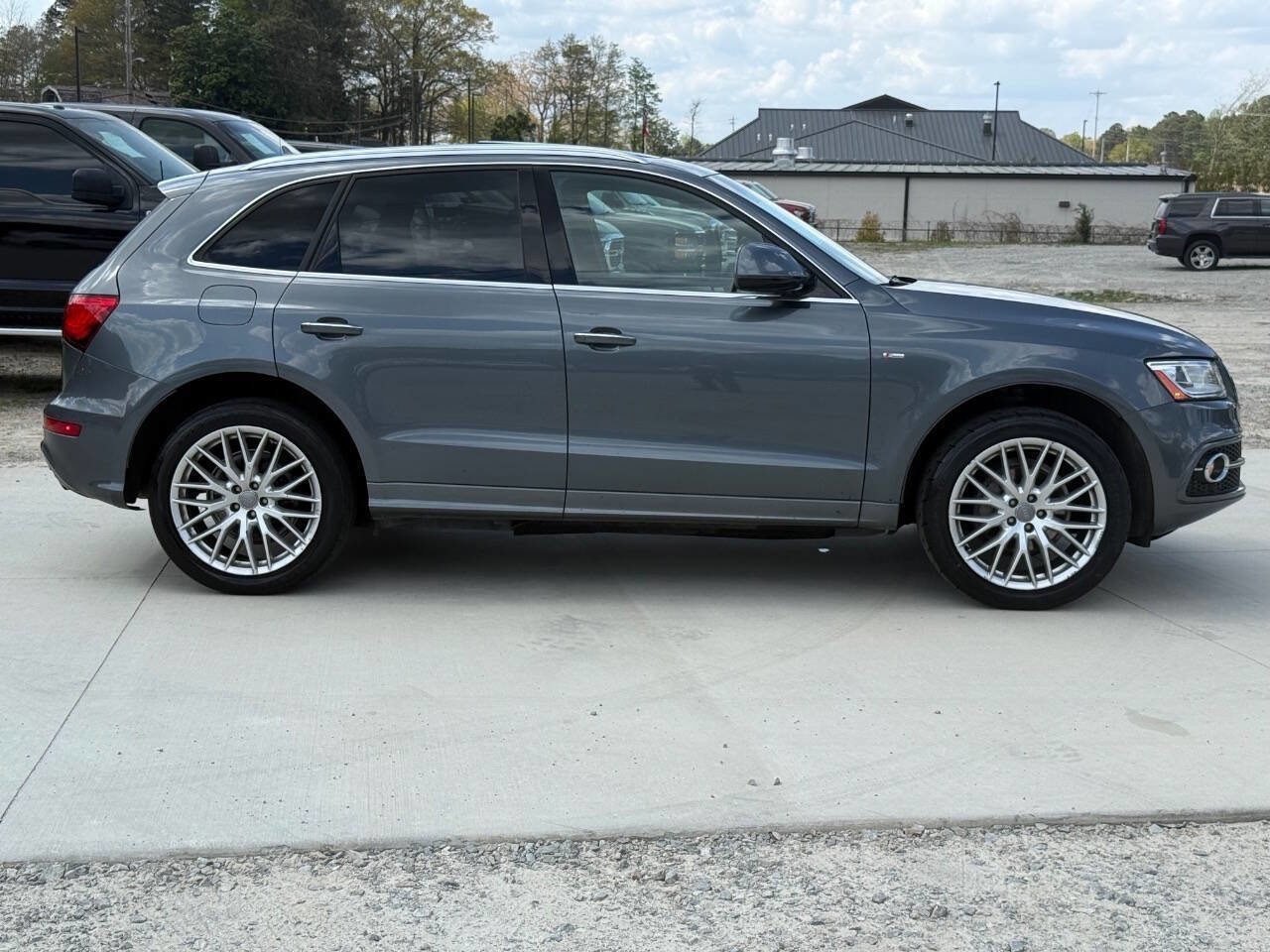 Used 2017 Audi Q5 2.0T Premium Plus w/ Technology Package image 10