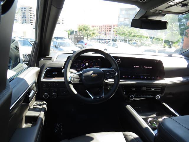 Used 2025 Chevrolet Suburban LT w/ Comfort Package AWD/4WD image 10