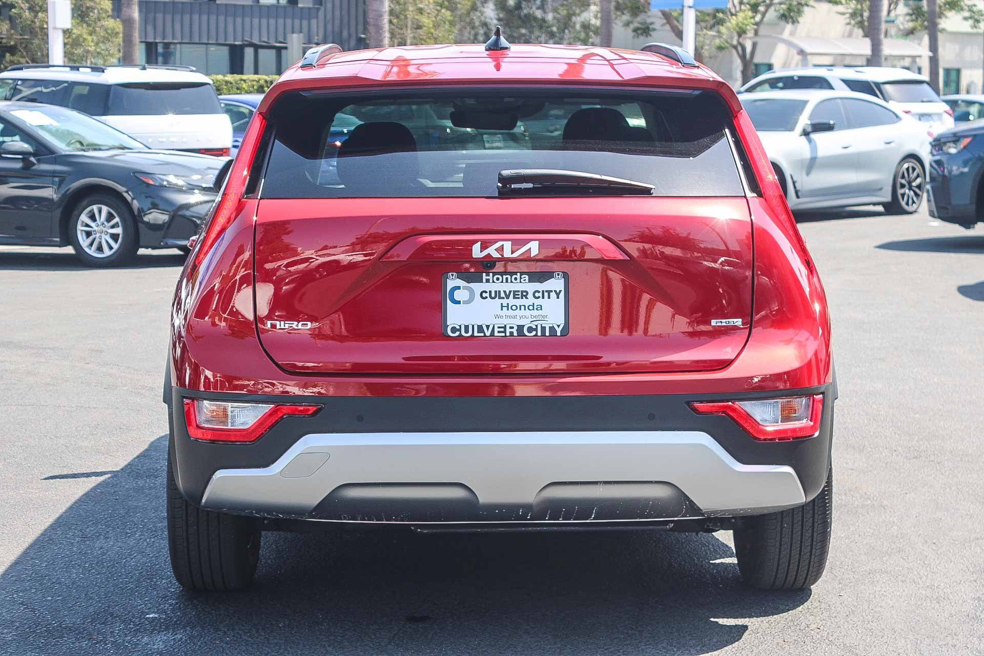 Used 2025 Kia Niro LX FWD image 8