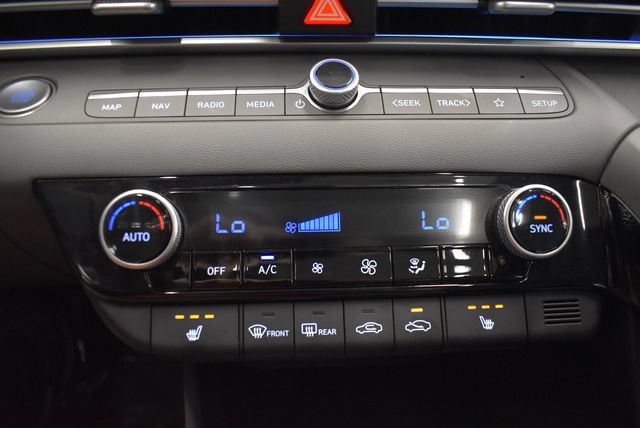 Used 2025 Hyundai Elantra SEL FWD image 28