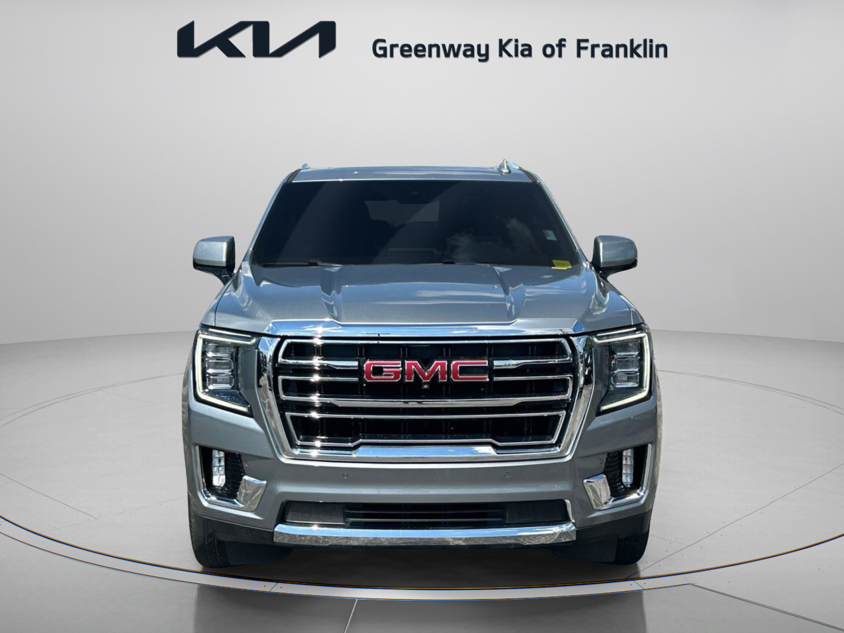 Used 2023 GMC Yukon SLT w/ SLT Luxury Package RWD image 2