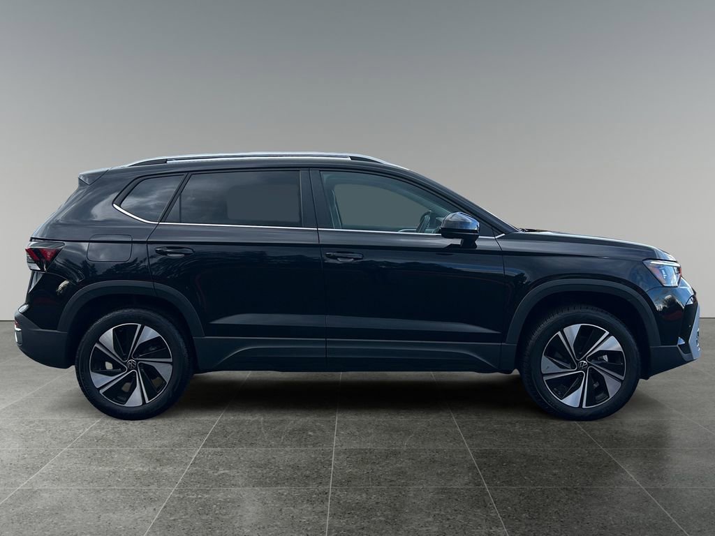 Used 2025 Volkswagen Taos SE AWD/4WD image 8