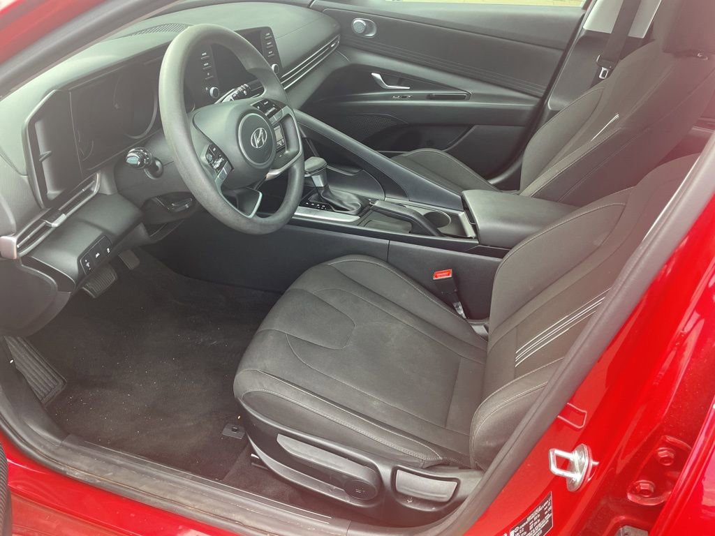 Used 2023 Hyundai Elantra SEL image 18