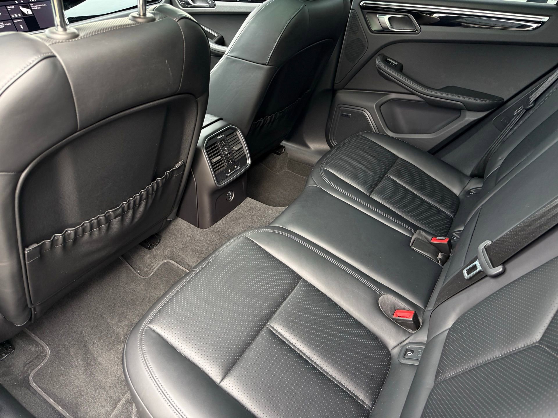 Certified 2024 Porsche Macan S image 31