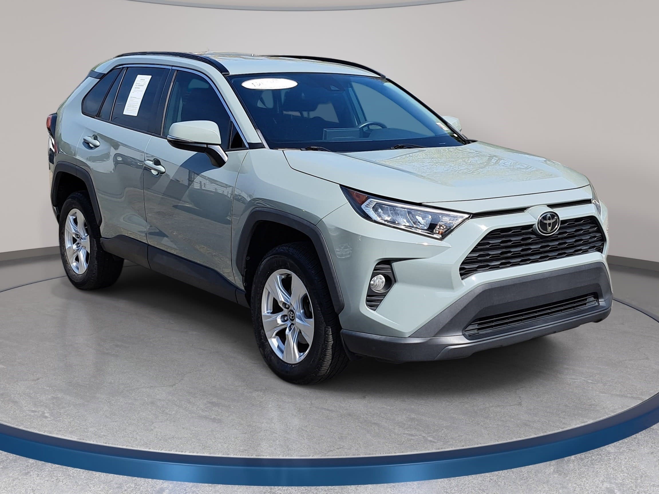 Used 2020 Toyota RAV4 XLE image 3