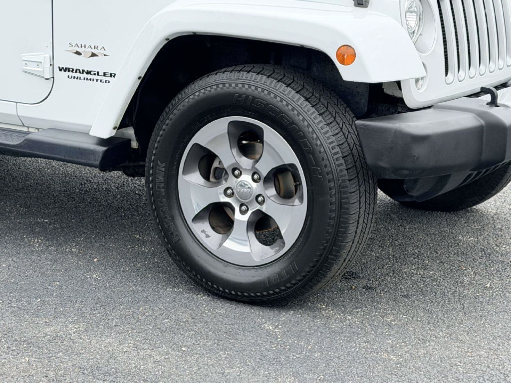 Used 2017 Jeep Wrangler Unlimited Sahara AWD/4WD image 7
