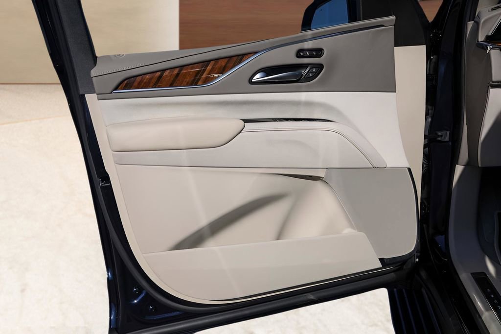 Certified 2024 Cadillac Escalade Premium Luxury Platinum w/ Heavy-Duty Trailer Package image 24