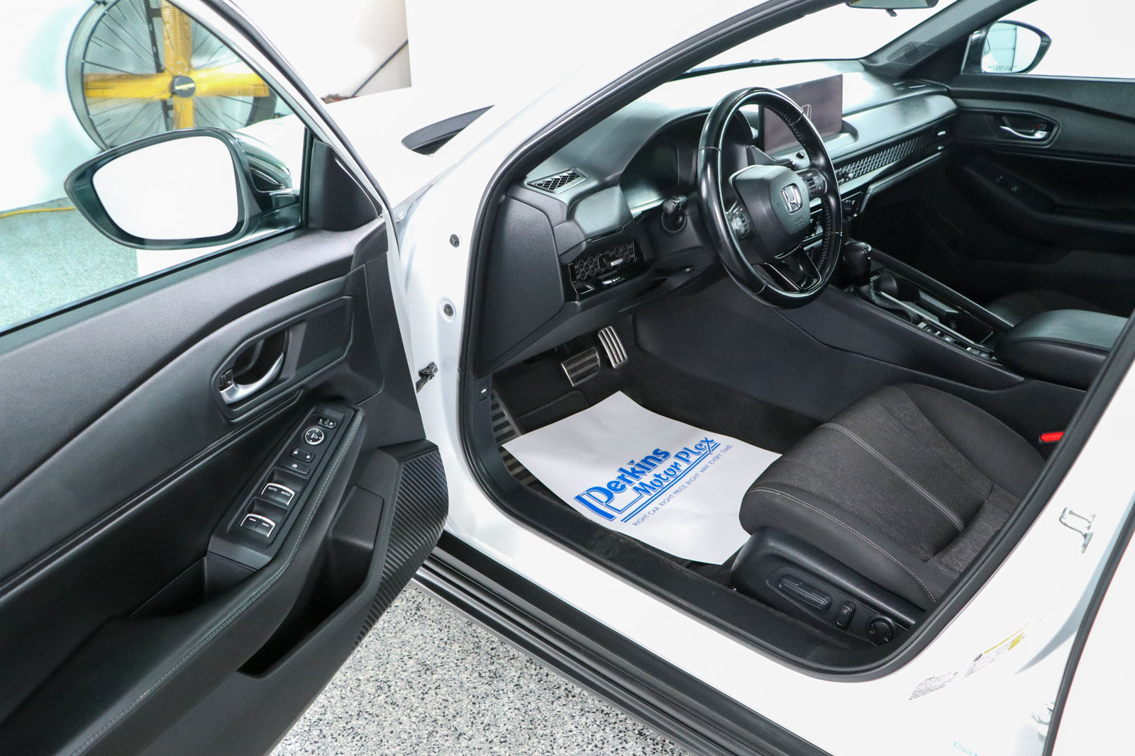 Used 2023 Honda Accord Sport image 3