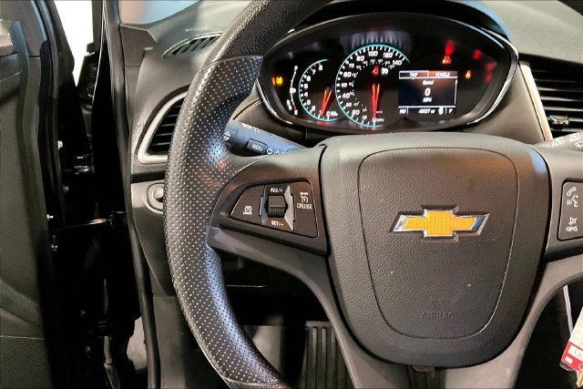 Used 2021 Chevrolet Trax LT FWD image 11