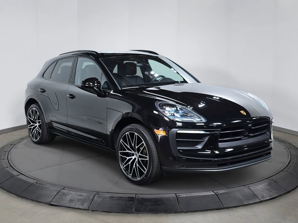 Certified 2025 Porsche Macan image 9