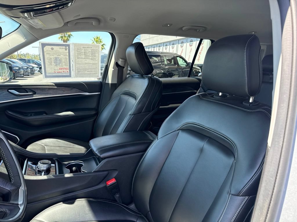Used 2023 Jeep Grand Cherokee L Limited AWD/4WD image 15