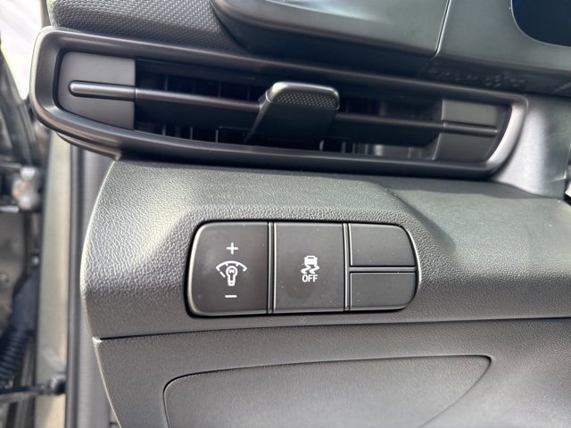 Certified 2025 Hyundai Elantra Sport image 25