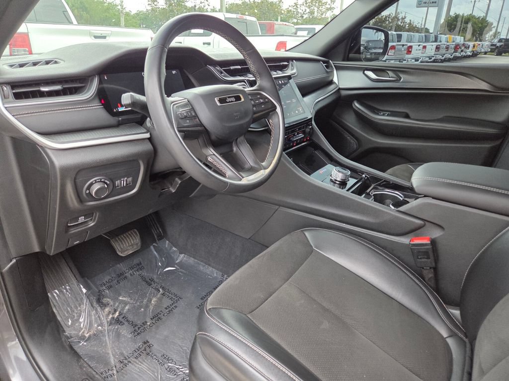 Used 2023 Jeep Grand Cherokee L Laredo RWD image 31