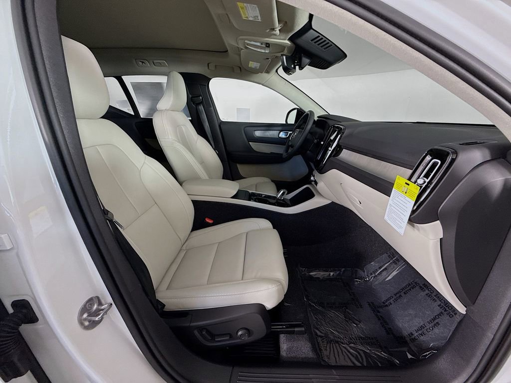 New 2026 Volvo XC40 B5 Plus w/ Protection Package Premier image 29
