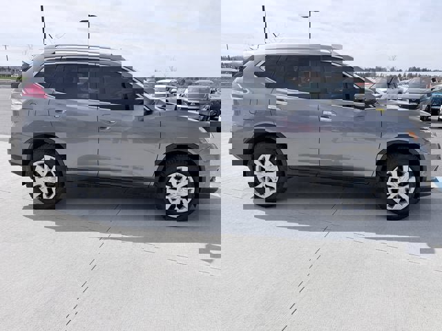 Certified 2016 Nissan Rogue S w/ Appearance Package image 5