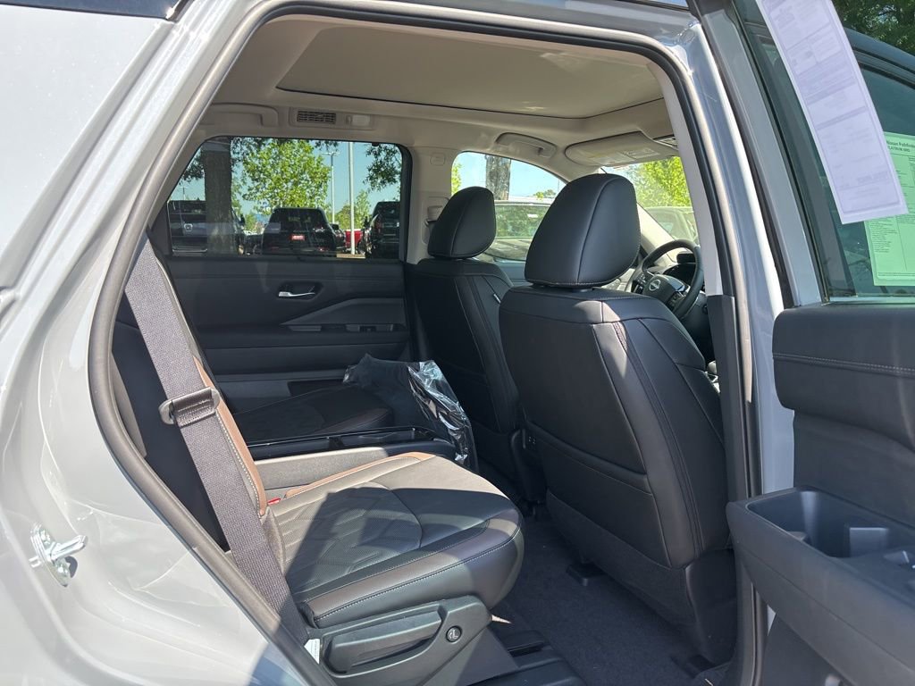 New 2026 Nissan Pathfinder Platinum image 19