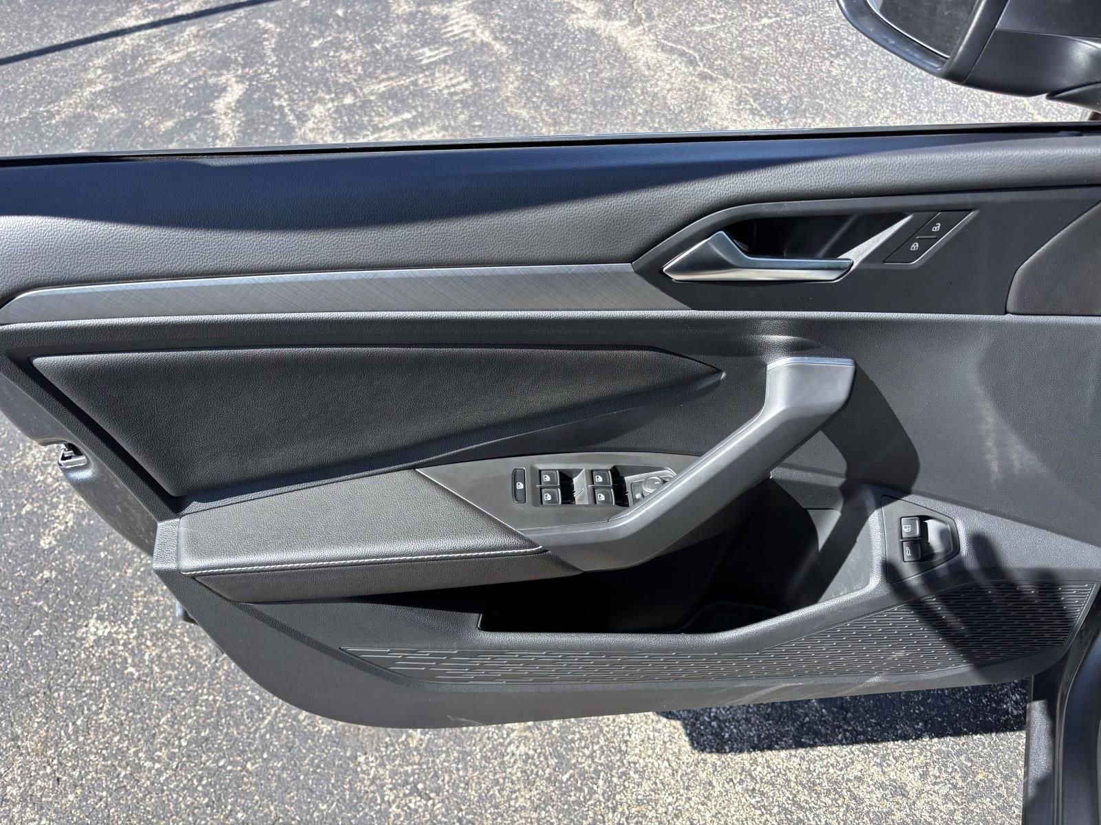 Used 2024 Volkswagen Jetta SE image 11