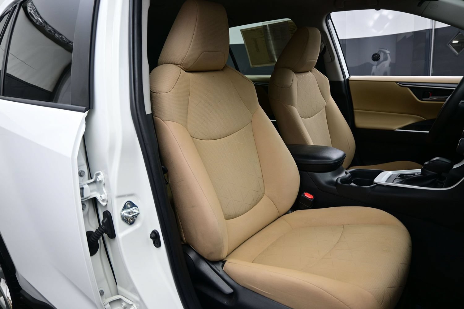 Used 2021 Toyota RAV4 XLE AWD/4WD image 13