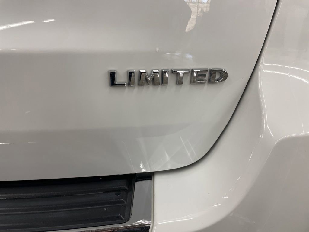 Used 2016 Jeep Grand Cherokee Limited w/ Luxury Group II AWD/4WD image 12