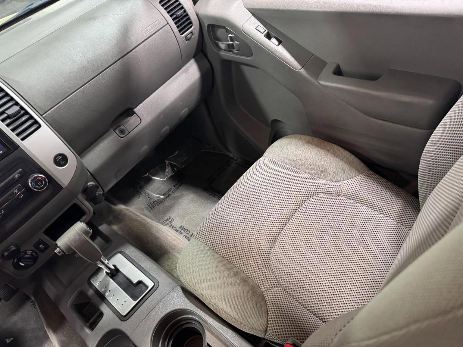 Used 2016 Nissan Frontier SV image 15