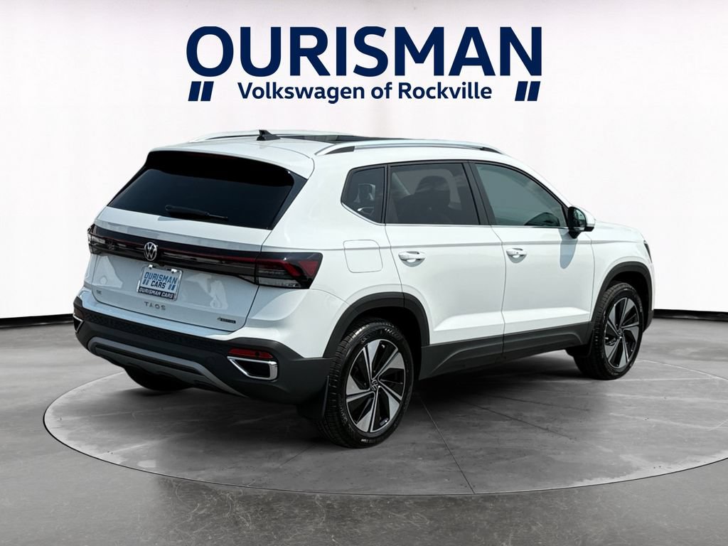 Used 2025 Volkswagen Taos SE w/ Panoramic Sunroof Package AWD/4WD image 6