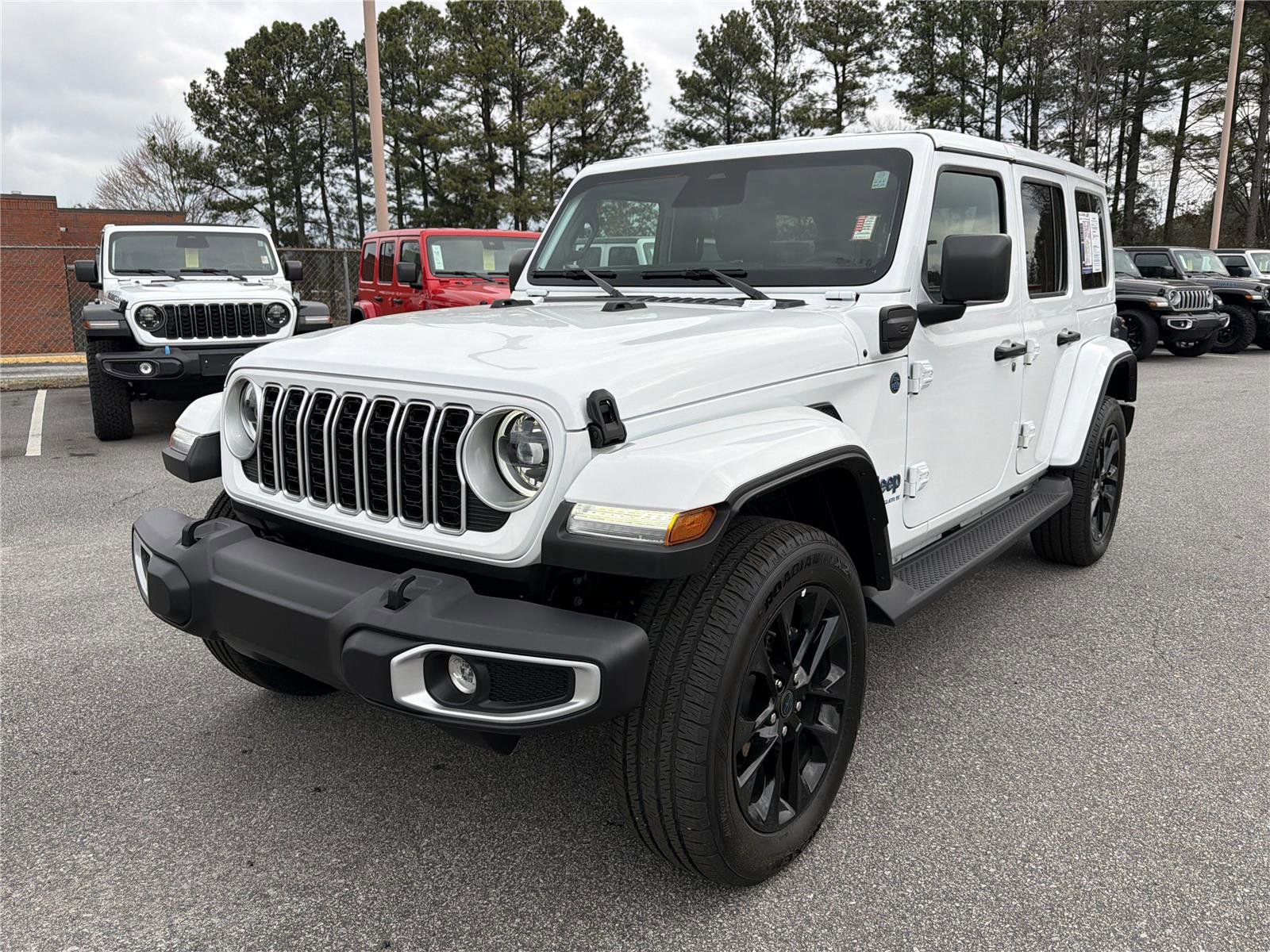 Used 2025 Jeep Wrangler Sahara video 2
