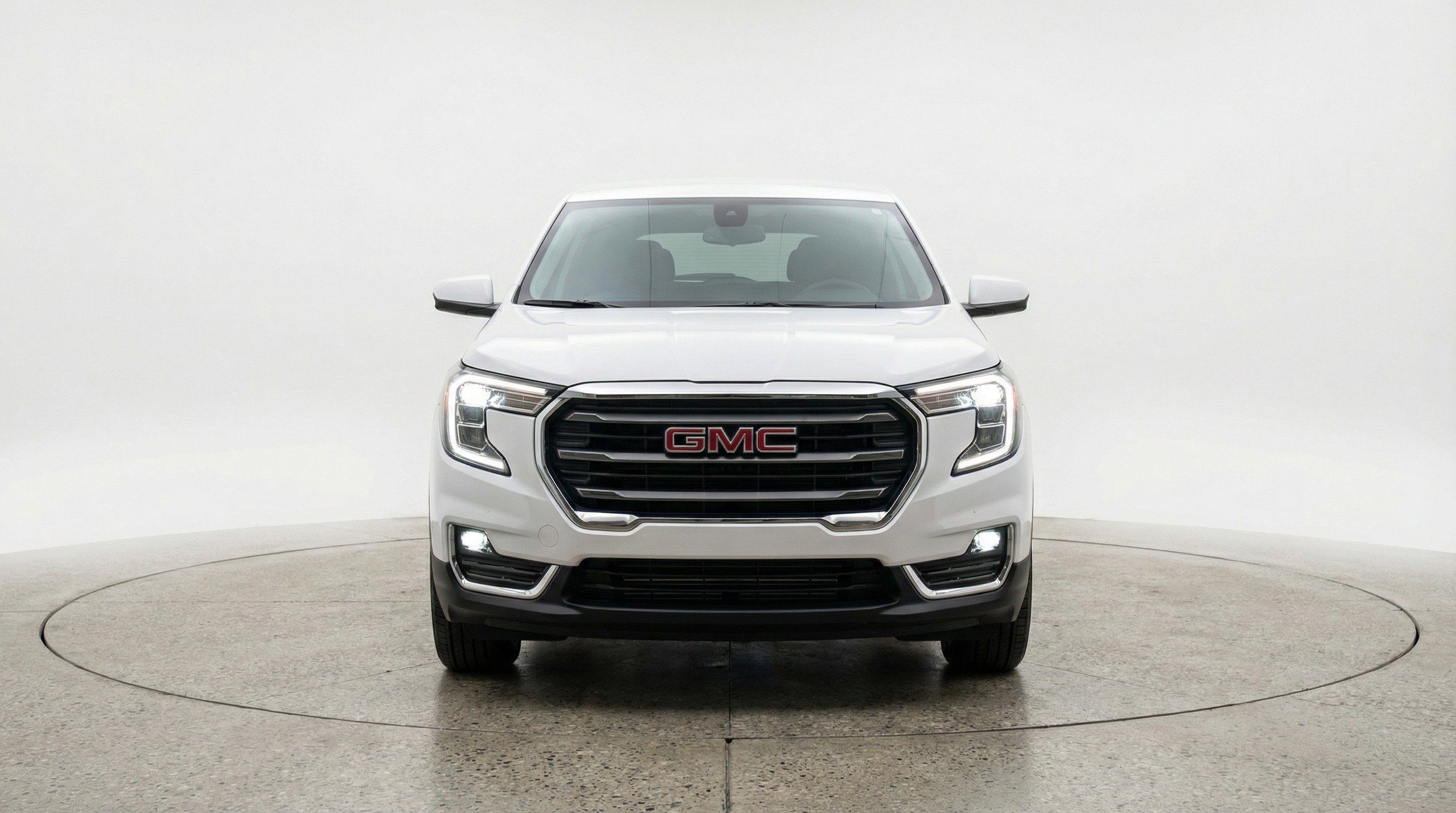 Used 2024 GMC Terrain SLE image 2
