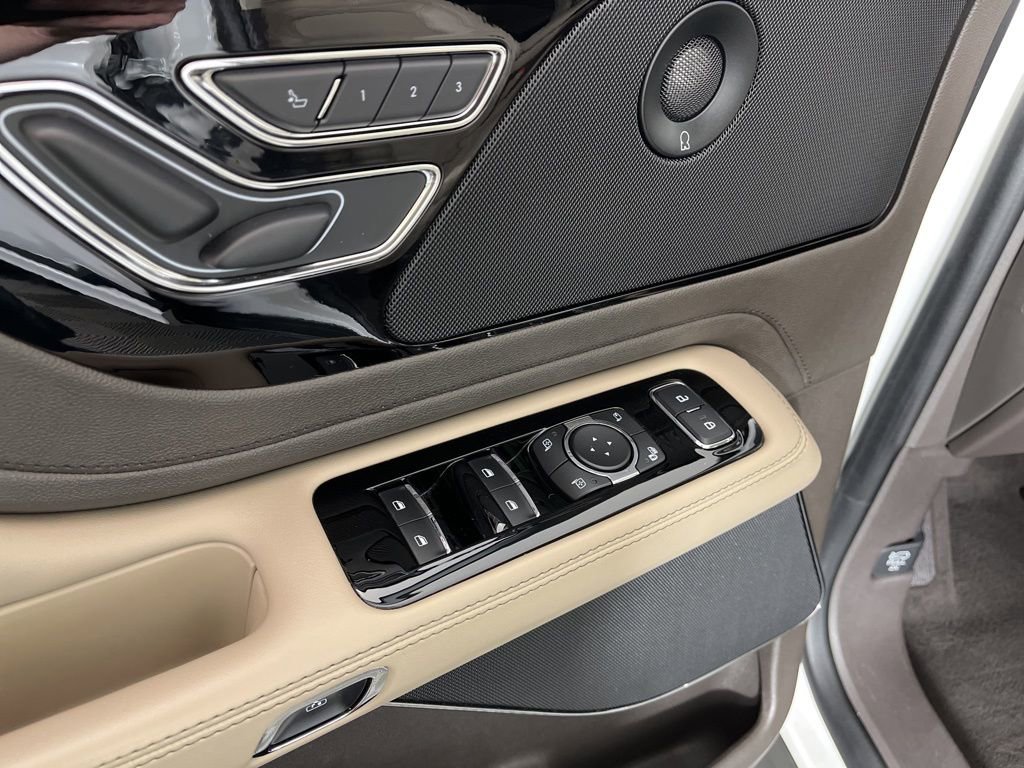 Used 2021 Lincoln Aviator Grand Touring w/ Elements Package Plus image 28