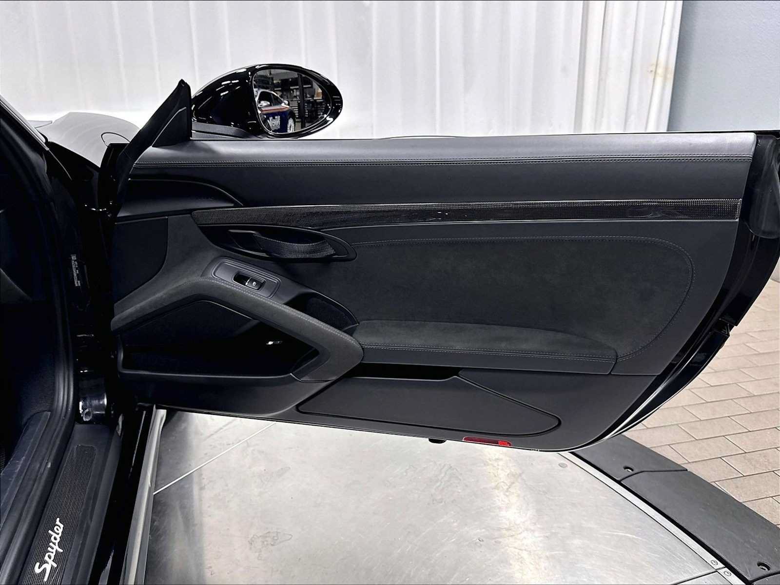Used 2022 Porsche 718 Boxster Spyder RWD image 27