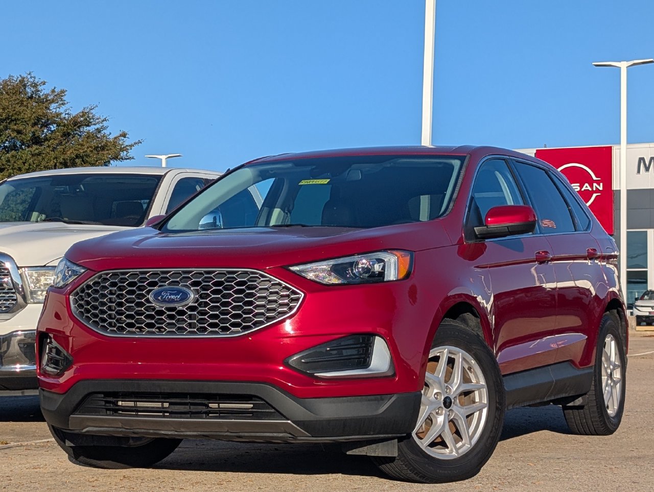 Used 2024 Ford Edge SEL AWD/4WD image 2