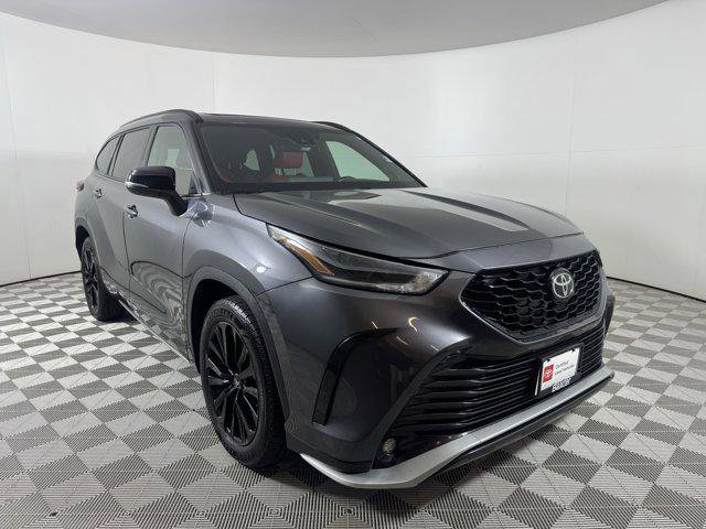Certified 2023 Toyota Highlander XSE image 1