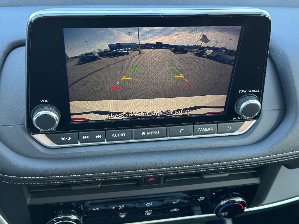 Used 2025 Nissan Rogue S image 15