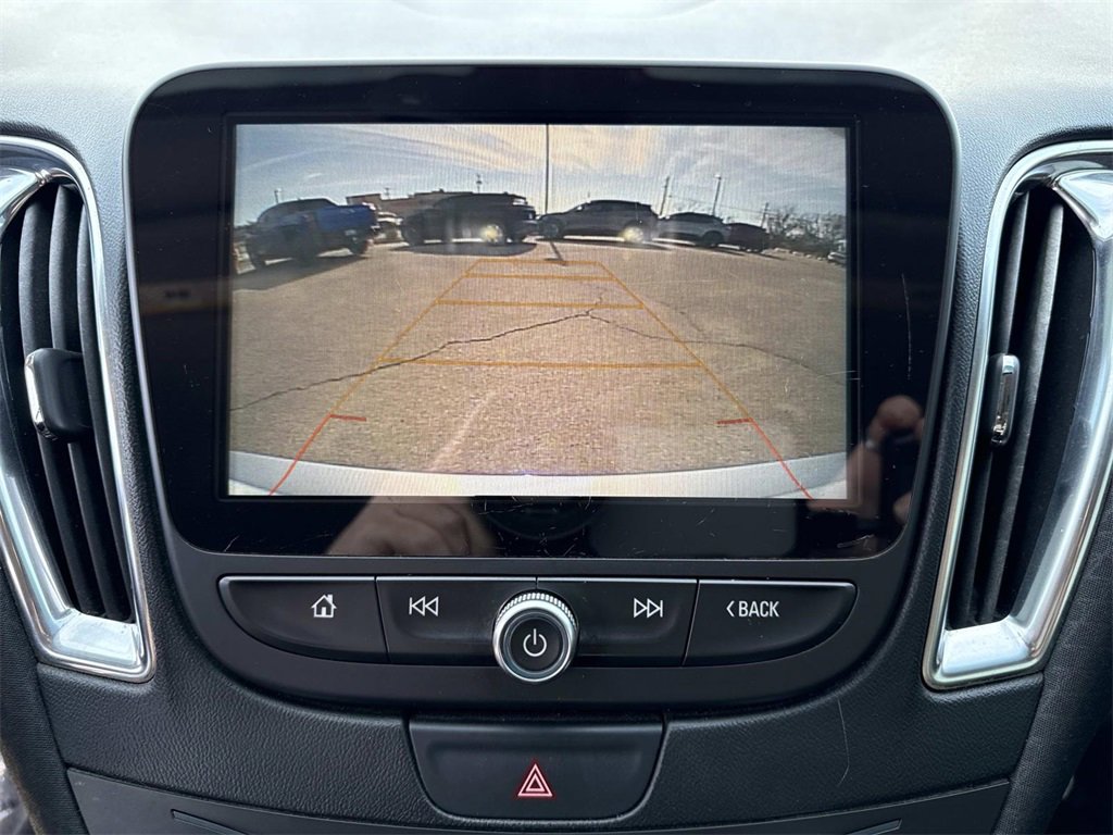 Used 2018 Chevrolet Malibu LT image 18