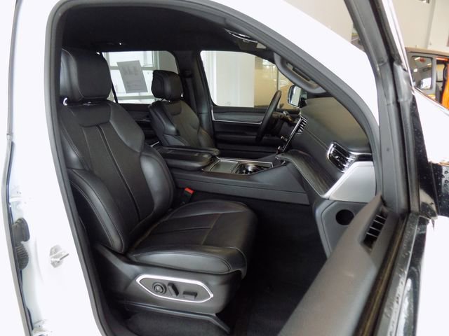 Certified 2024 Jeep Wagoneer L Series II image 27
