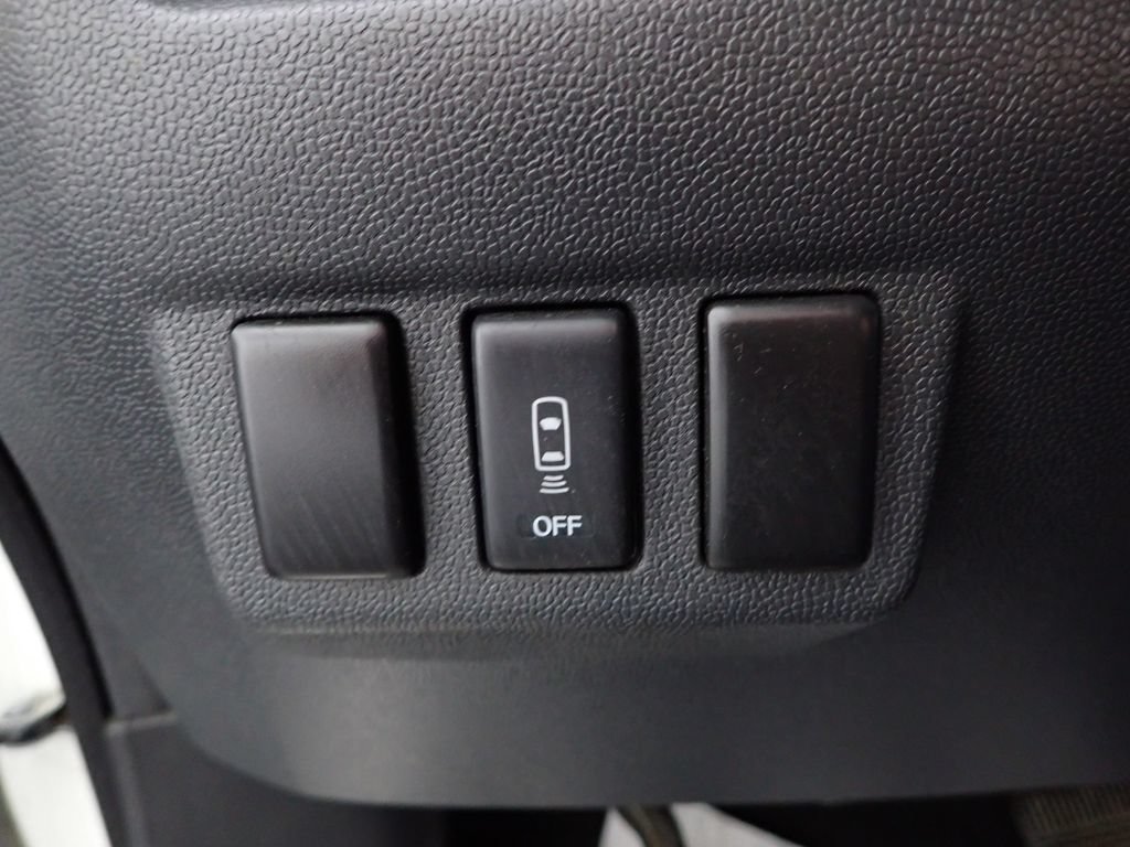 Used 2011 Nissan Titan SV w/ SV Value Truck Pkg AWD/4WD image 5
