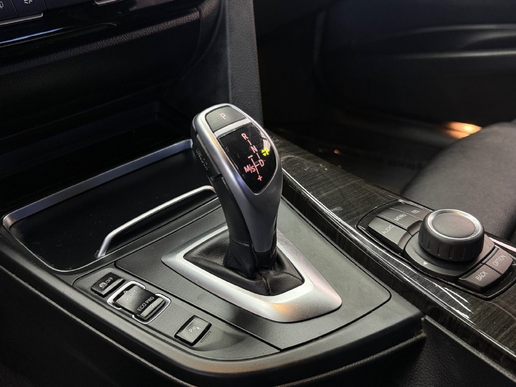 Used 2016 BMW 328i Sedan RWD image 21
