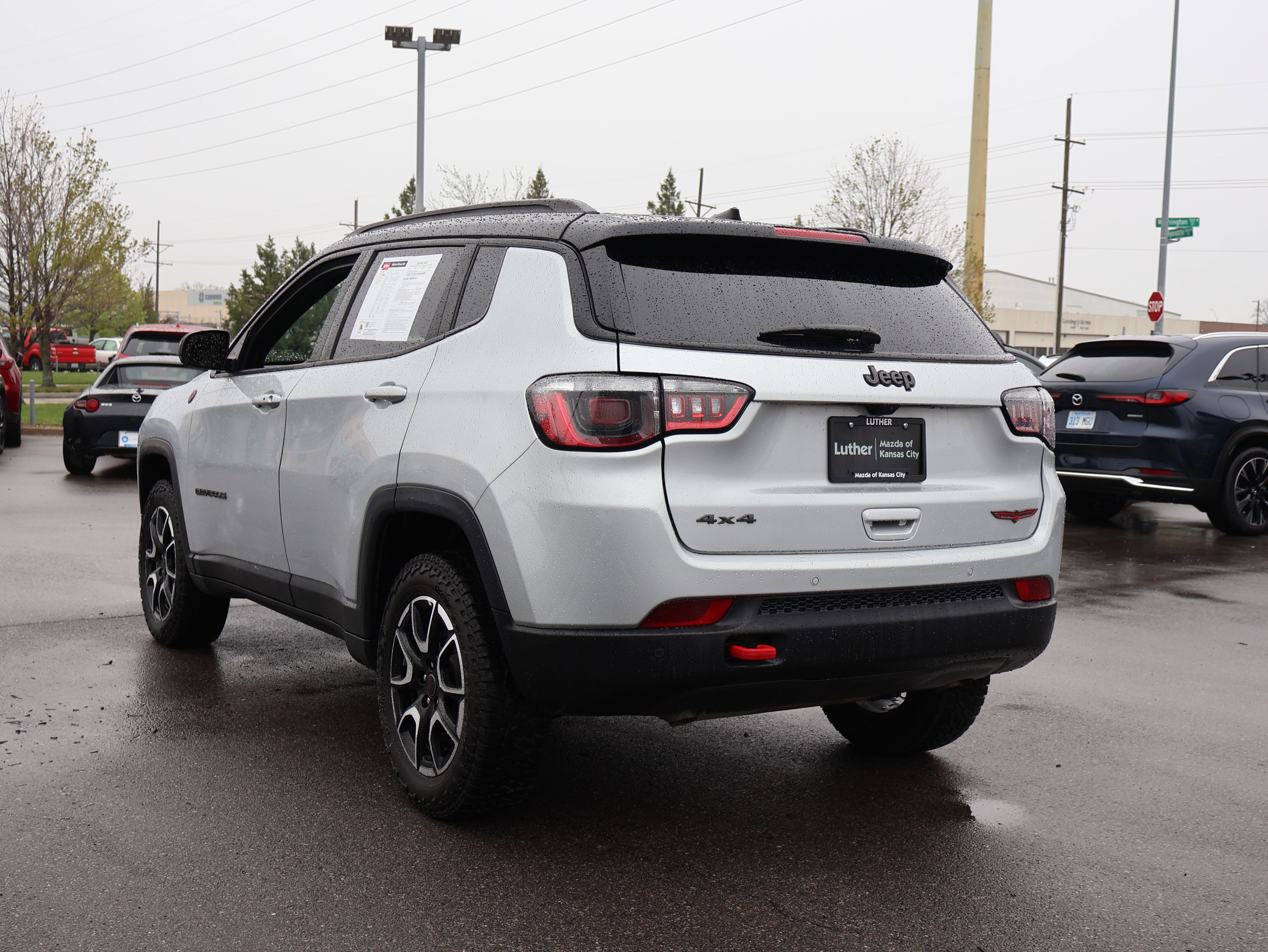 Used 2025 Jeep Compass Trailhawk AWD/4WD image 4