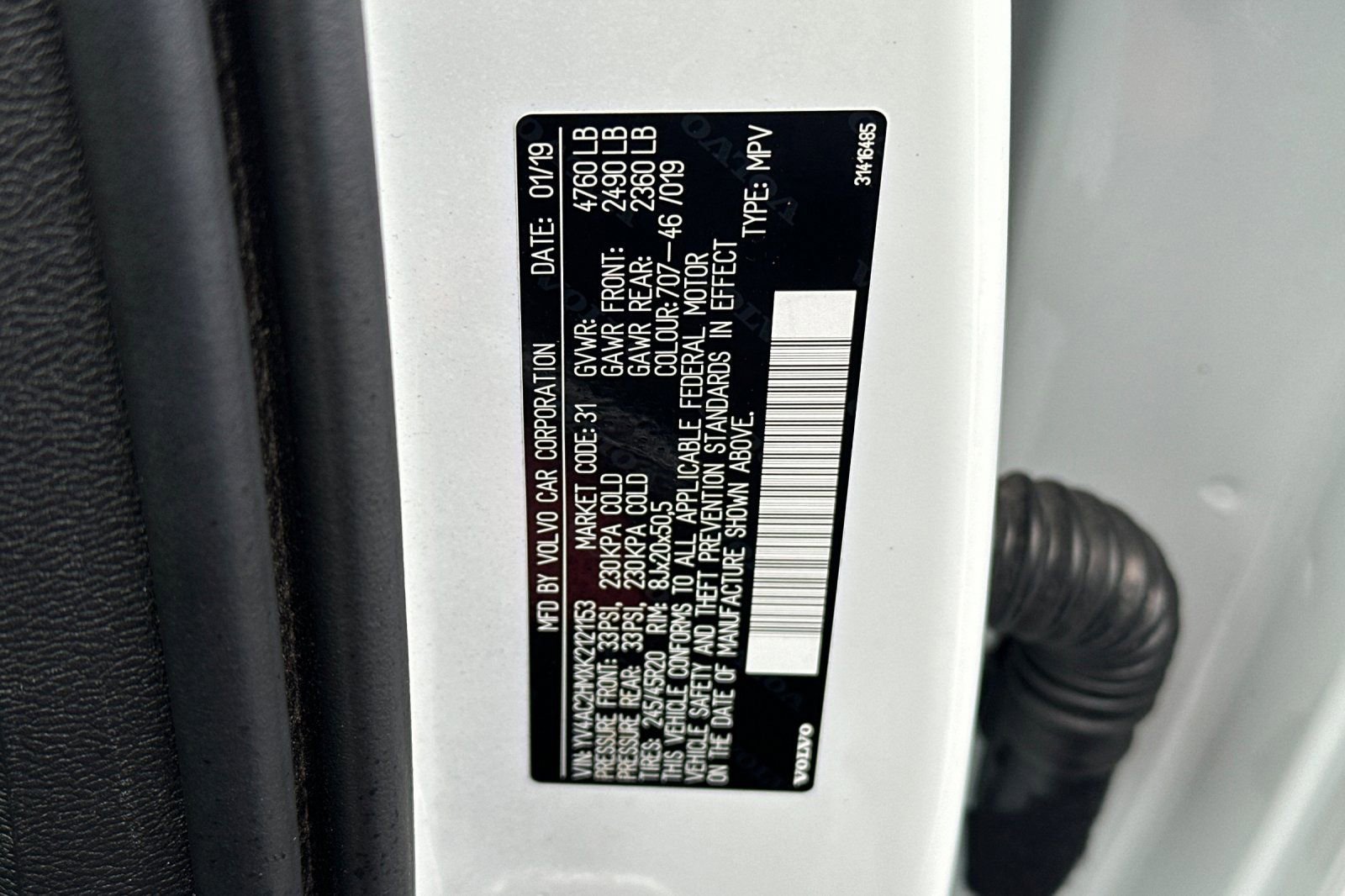 Used 2019 Volvo XC40 T4 R-Design image 29